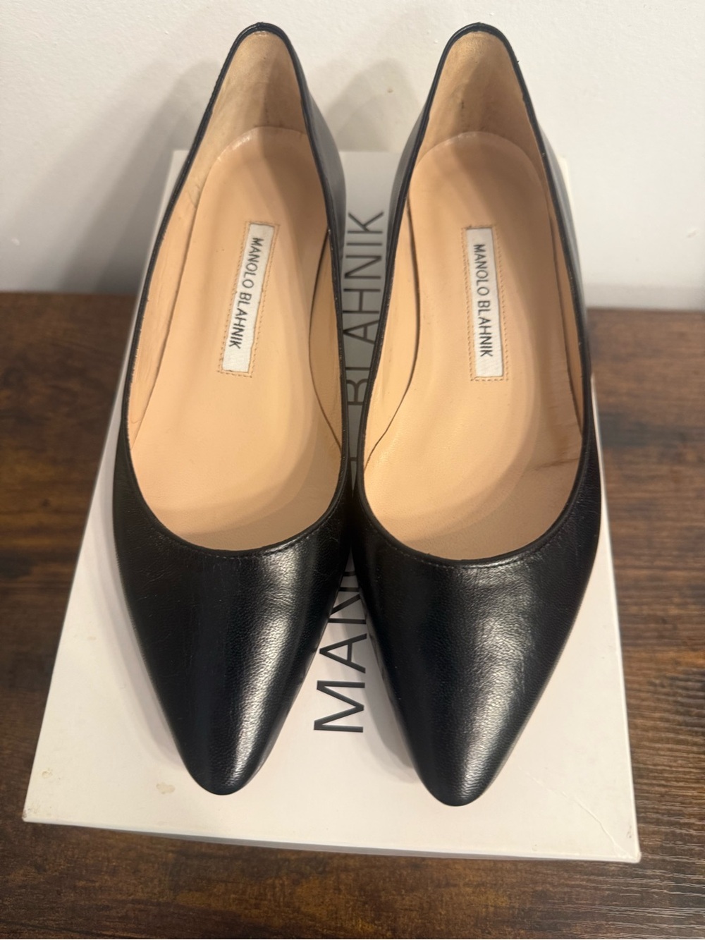 Manolo Blahnik Black Pointed-Toe Leather Pumps. Excellent condition.
